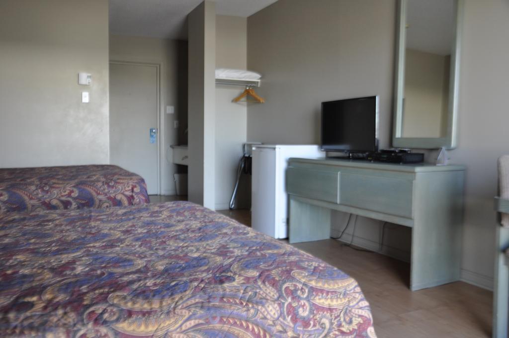 Motel Les Pignons Verts Buckingham Szoba fotó