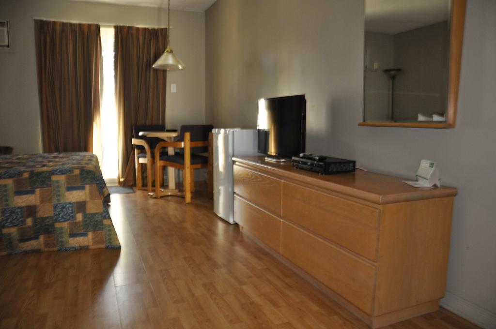 Motel Les Pignons Verts Buckingham Szoba fotó