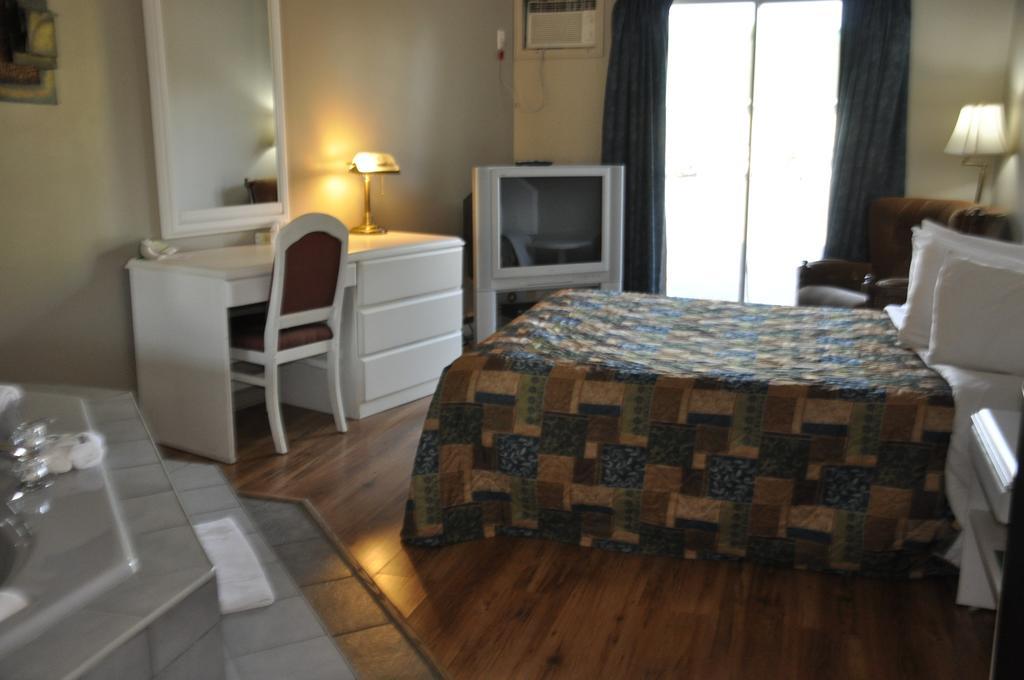 Motel Les Pignons Verts Buckingham Szoba fotó