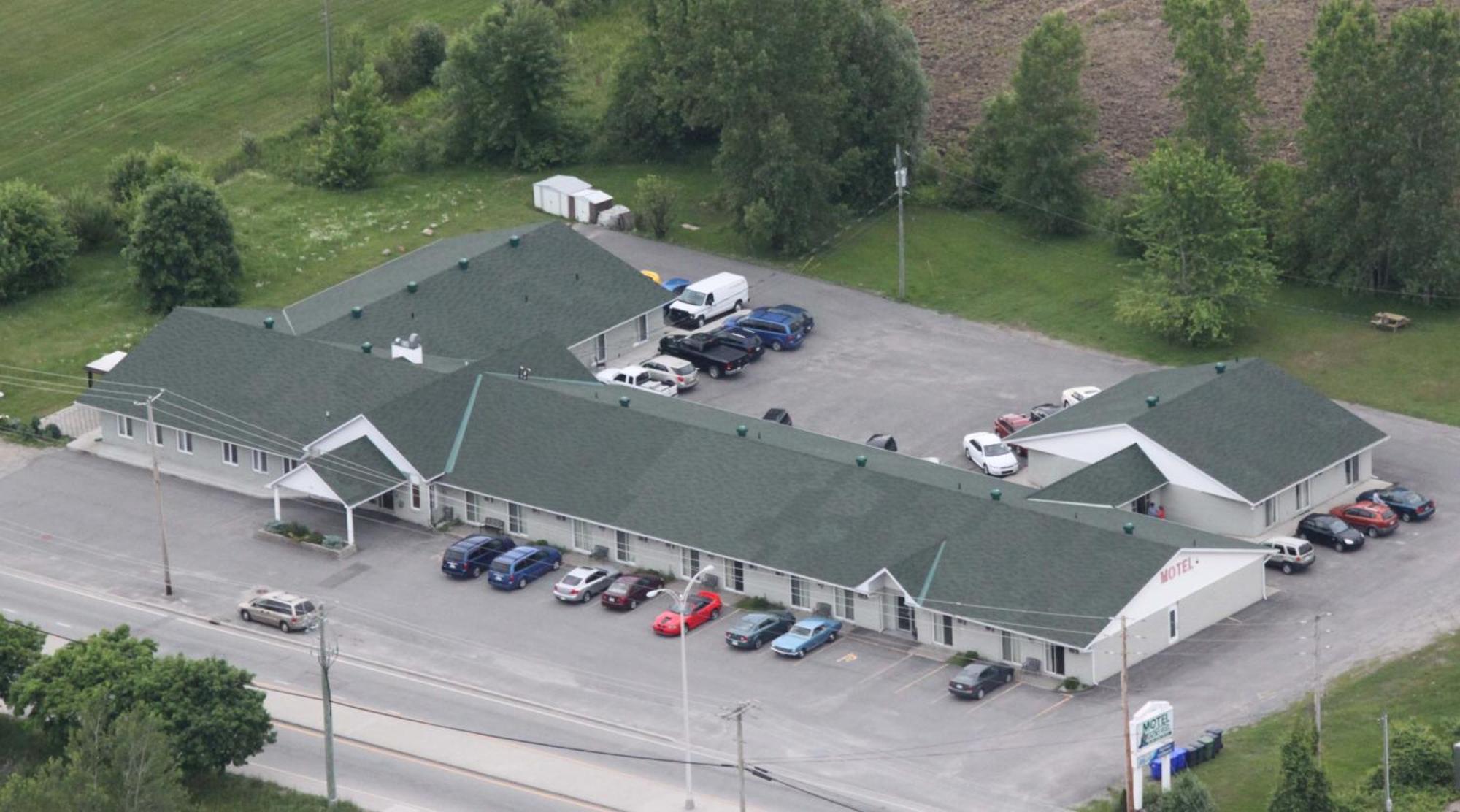 Motel Les Pignons Verts Buckingham Kültér fotó