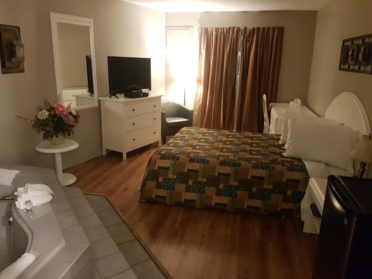 Motel Les Pignons Verts Buckingham Kültér fotó
