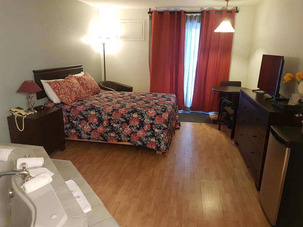 Motel Les Pignons Verts Buckingham Kültér fotó
